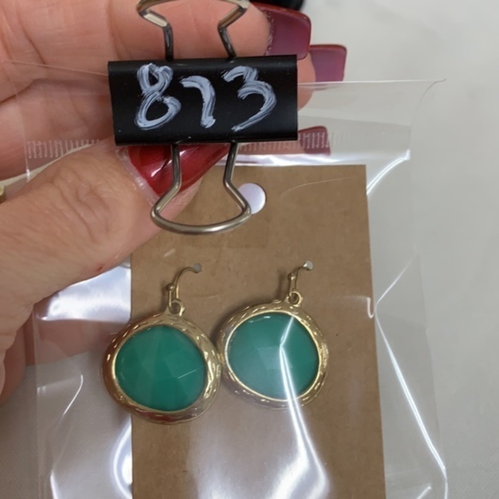 💐5/25 gold tone blue stone dangle statement - Picture 5 of 5